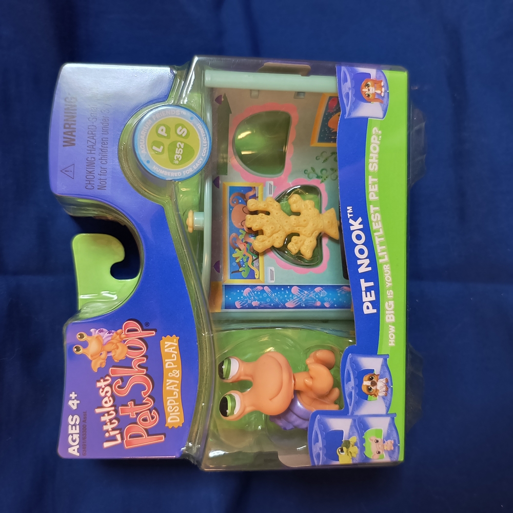 Littlest Pet Shop Playset with Orange Frog